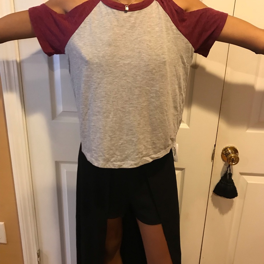 Short sleeve open shoulder T-shirt